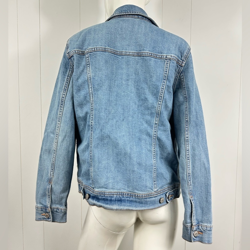 NWT Old Navy Denim Jacket Womens Sz M Blue Jeans Trucker Light Wash - Picture 3 of 8